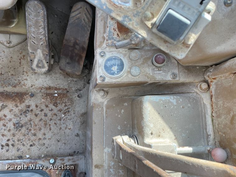 image for item DS5524 1983 Caterpillar  966D wheel loader