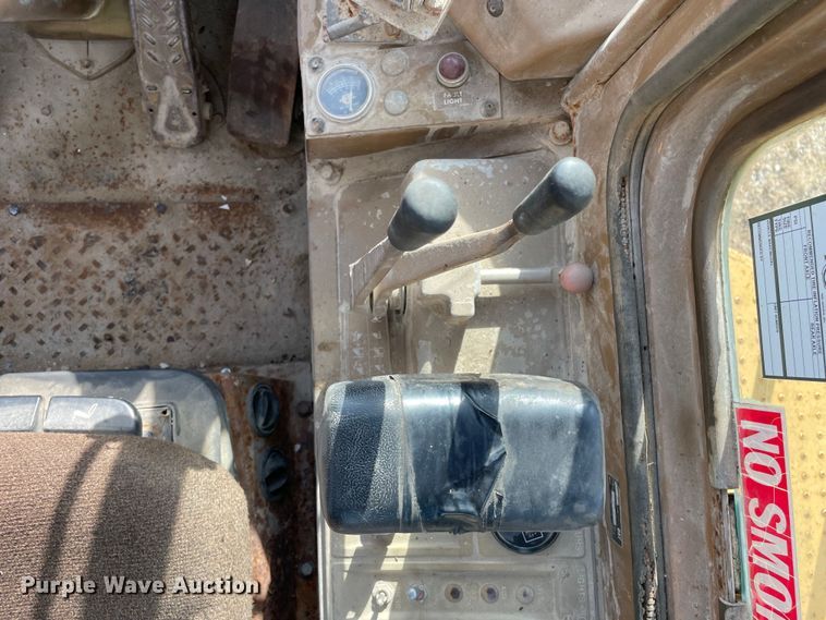 image for item DS5524 1983 Caterpillar  966D wheel loader