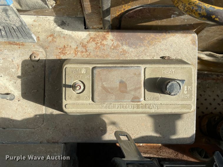 image for item DS5524 1983 Caterpillar  966D wheel loader