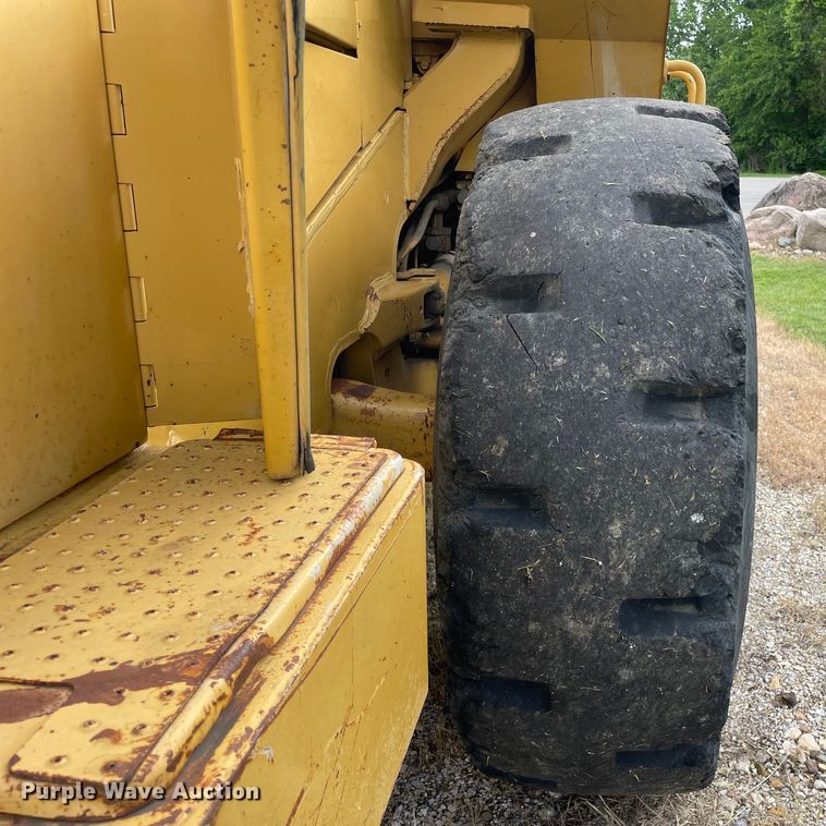 image for item DS5524 1983 Caterpillar  966D wheel loader