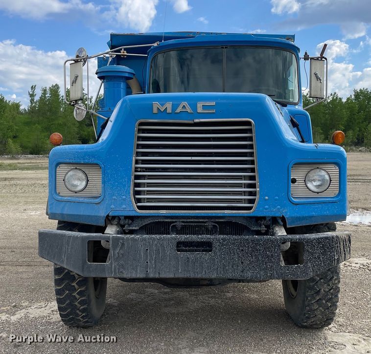 image for item DS5526 1996 Mack  DM688SX dump truck