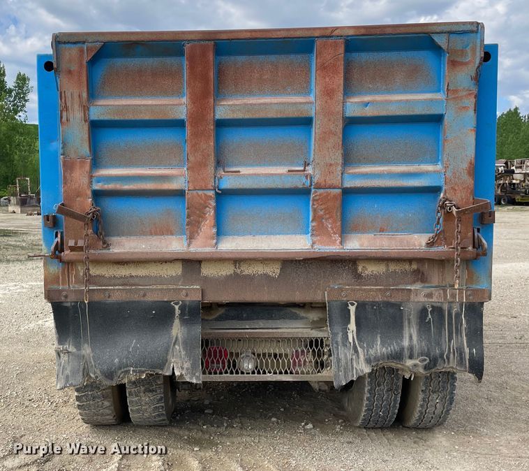 image for item DS5526 1996 Mack  DM688SX dump truck