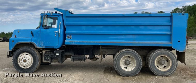 image for item DS5526 1996 Mack  DM688SX dump truck