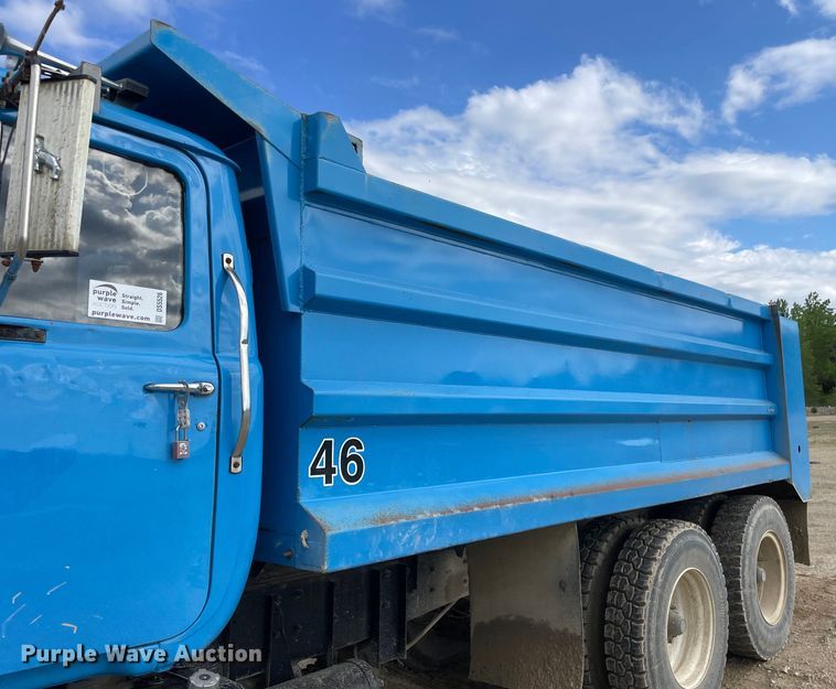 image for item DS5526 1996 Mack  DM688SX dump truck