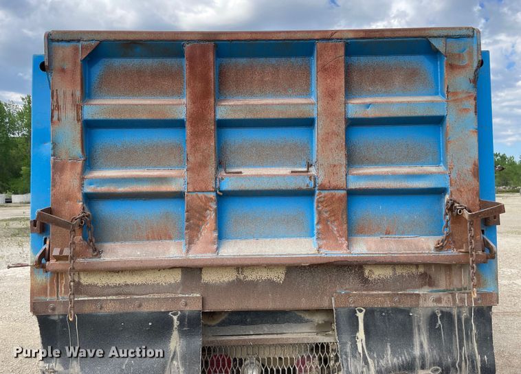 image for item DS5526 1996 Mack  DM688SX dump truck