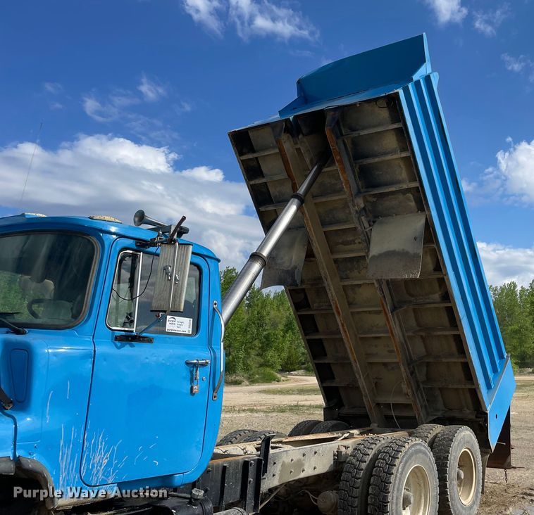 image for item DS5526 1996 Mack  DM688SX dump truck