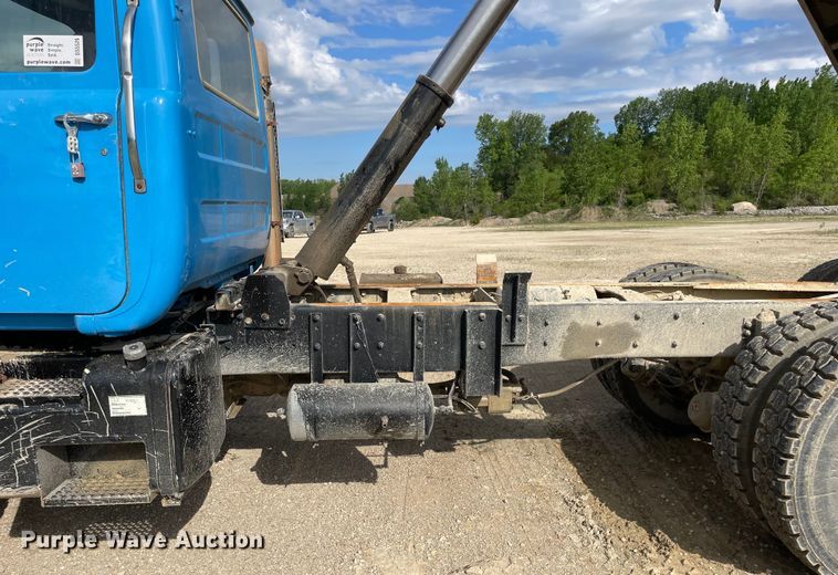 image for item DS5526 1996 Mack  DM688SX dump truck