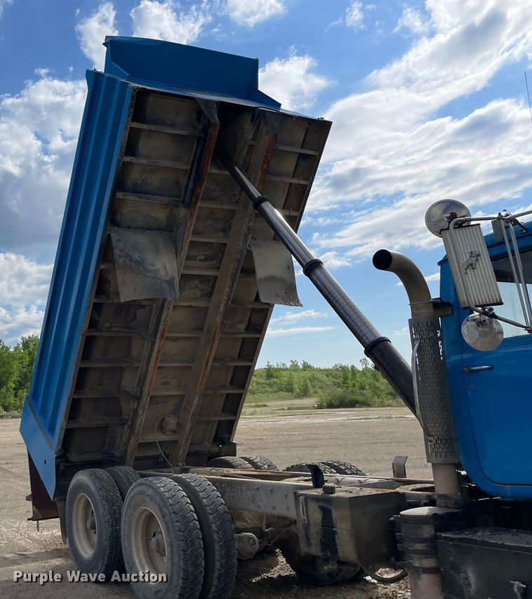 image for item DS5526 1996 Mack  DM688SX dump truck