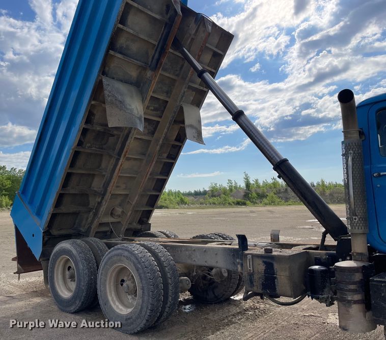 image for item DS5526 1996 Mack  DM688SX dump truck