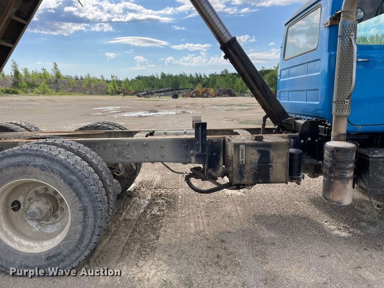 image for item DS5526 1996 Mack  DM688SX dump truck