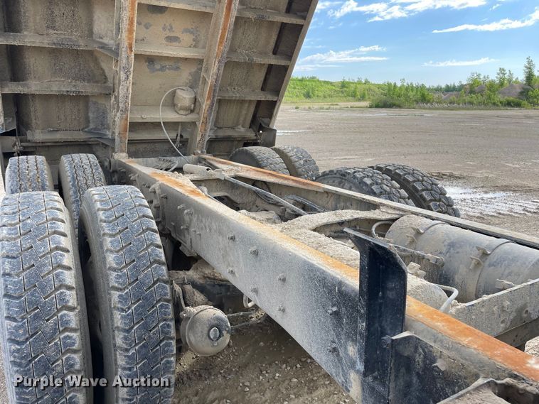 image for item DS5526 1996 Mack  DM688SX dump truck