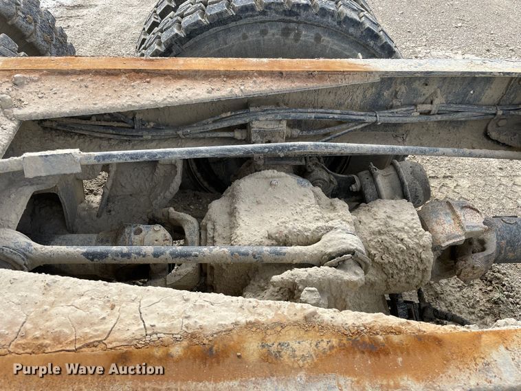 image for item DS5526 1996 Mack  DM688SX dump truck