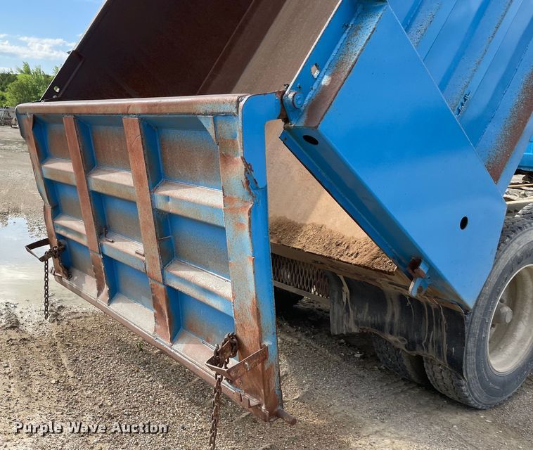 image for item DS5526 1996 Mack  DM688SX dump truck