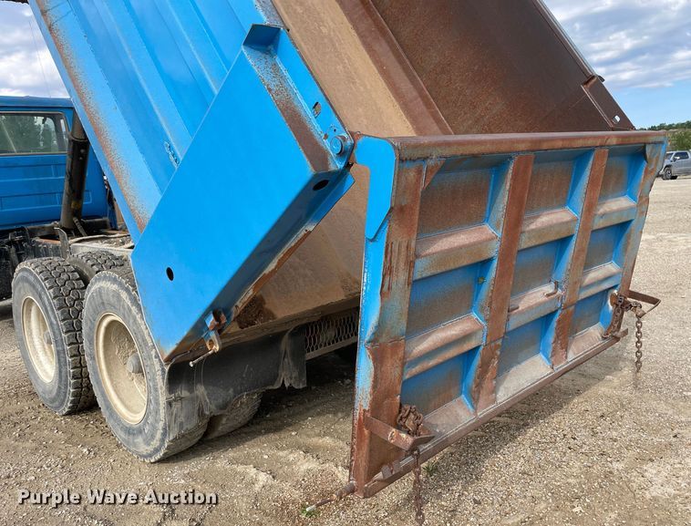 image for item DS5526 1996 Mack  DM688SX dump truck