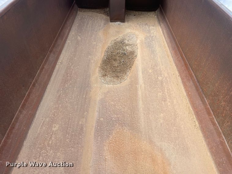 image for item DS5526 1996 Mack  DM688SX dump truck