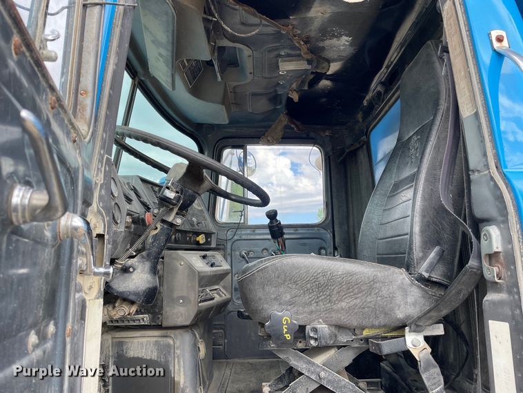 image for item DS5526 1996 Mack  DM688SX dump truck