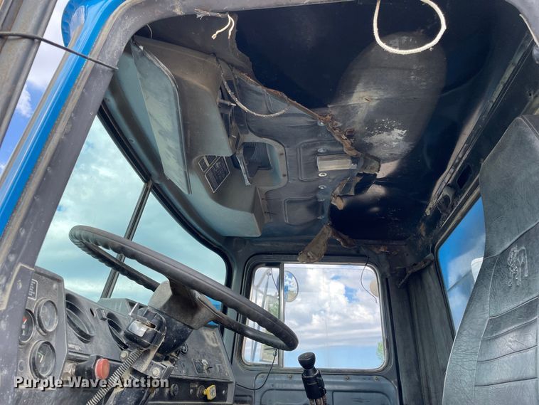 image for item DS5526 1996 Mack  DM688SX dump truck