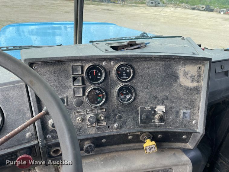 image for item DS5526 1996 Mack  DM688SX dump truck