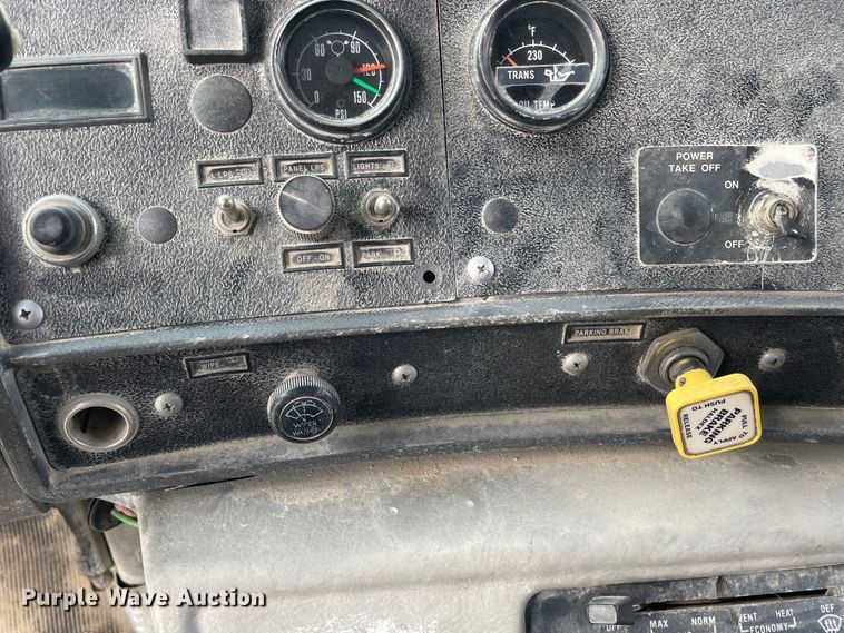 image for item DS5526 1996 Mack  DM688SX dump truck