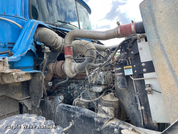 image for item DS5526 1996 Mack  DM688SX dump truck