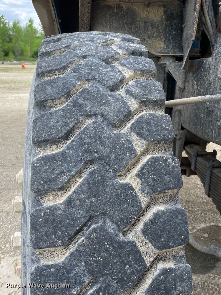 image for item DS5526 1996 Mack  DM688SX dump truck