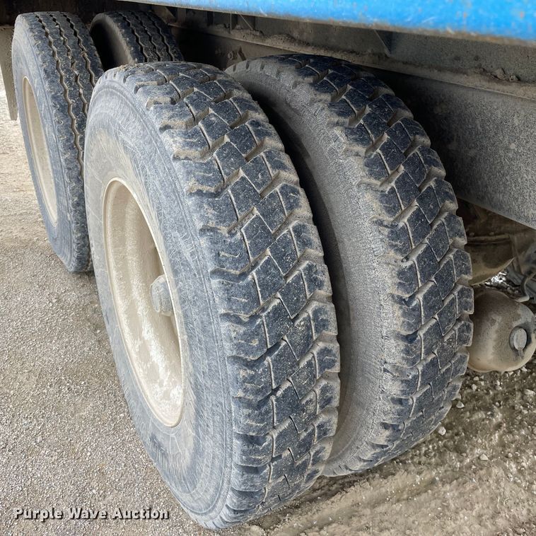 image for item DS5526 1996 Mack  DM688SX dump truck