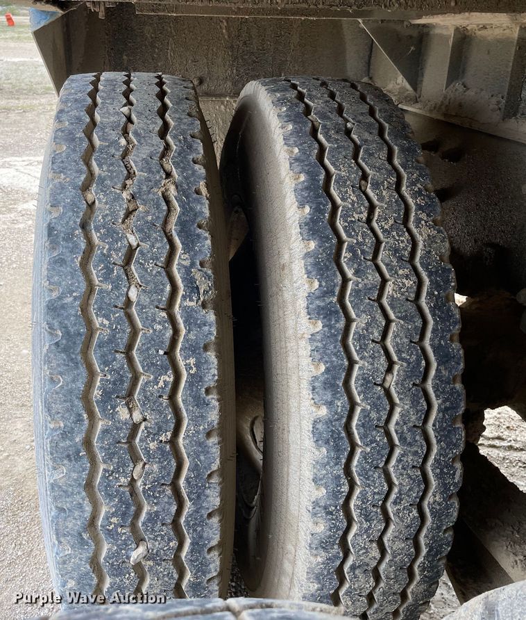 image for item DS5526 1996 Mack  DM688SX dump truck