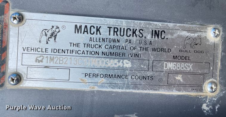 image for item DS5526 1996 Mack  DM688SX dump truck