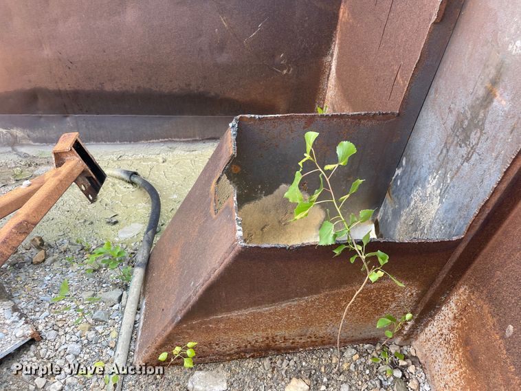 image for item DS5527 McClain Galion 650F dump bed