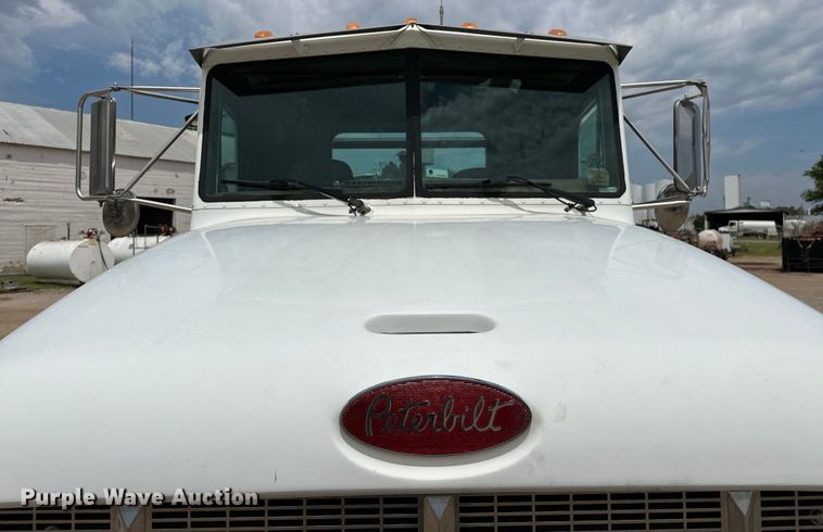 image for item DW5001 2001 Peterbilt 330 flatbed truck