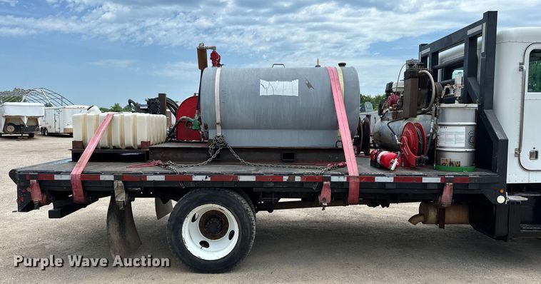 image for item DW5001 2001 Peterbilt 330 flatbed truck