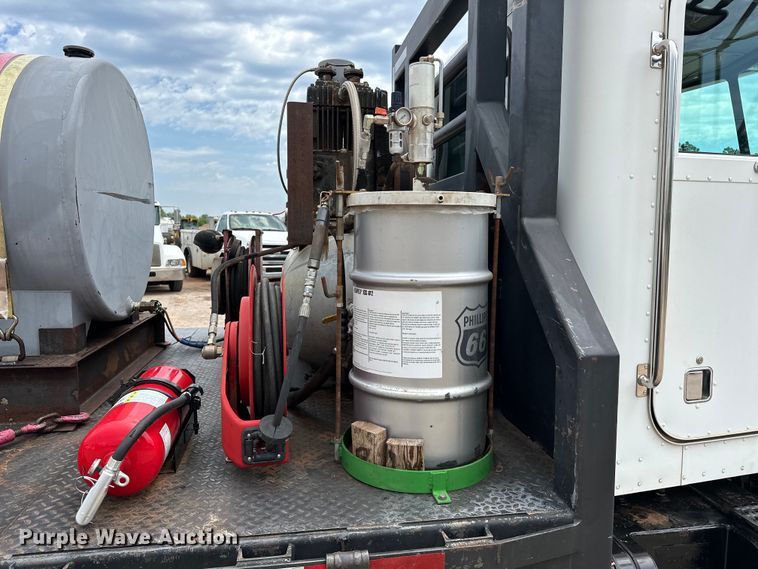 image for item DW5001 2001 Peterbilt 330 flatbed truck