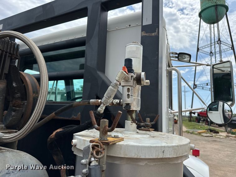 image for item DW5001 2001 Peterbilt 330 flatbed truck