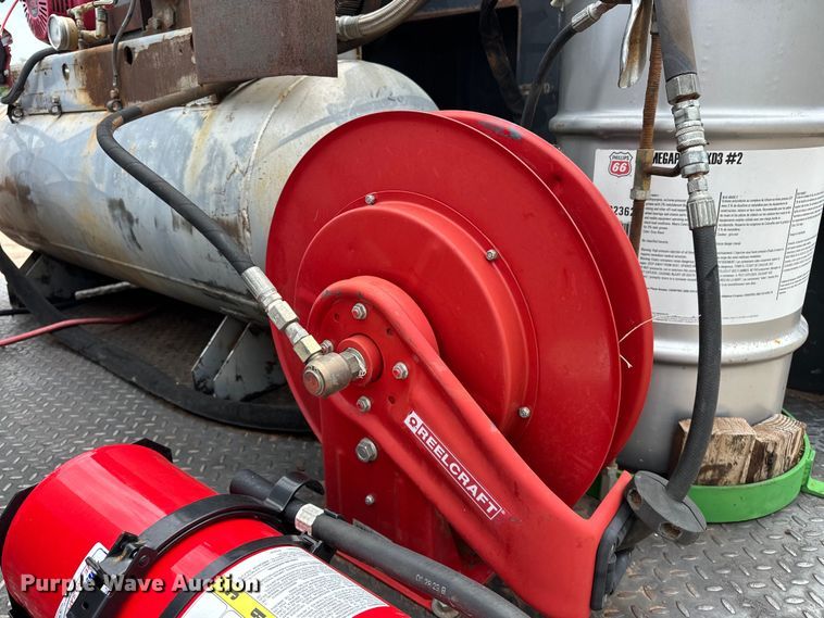 image for item DW5001 2001 Peterbilt 330 flatbed truck