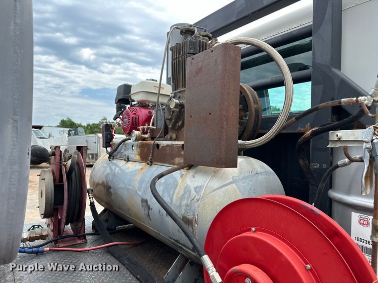 image for item DW5001 2001 Peterbilt 330 flatbed truck