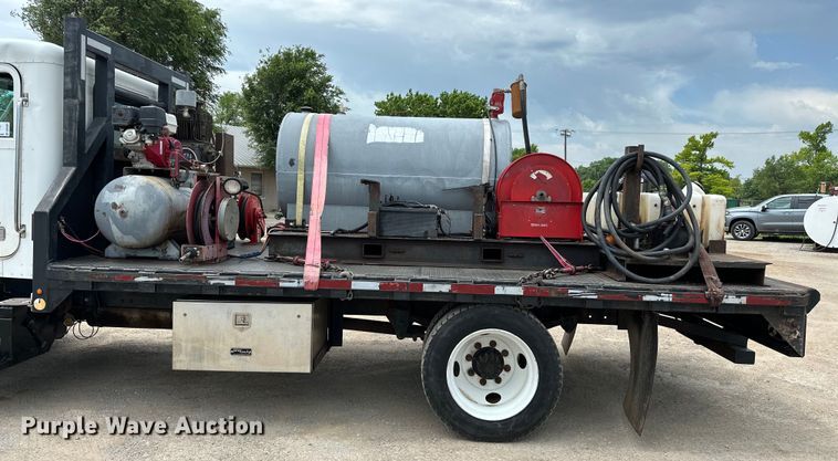 image for item DW5001 2001 Peterbilt 330 flatbed truck