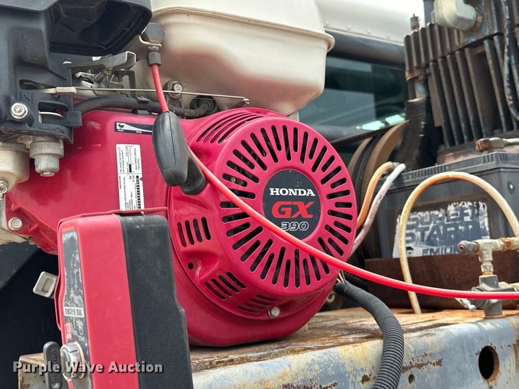 image for item DW5001 2001 Peterbilt 330 flatbed truck