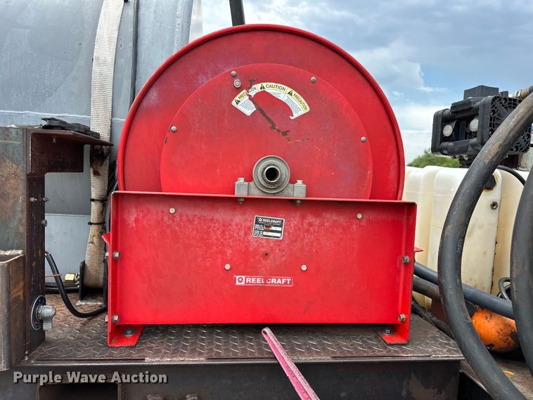 image for item DW5001 2001 Peterbilt 330 flatbed truck