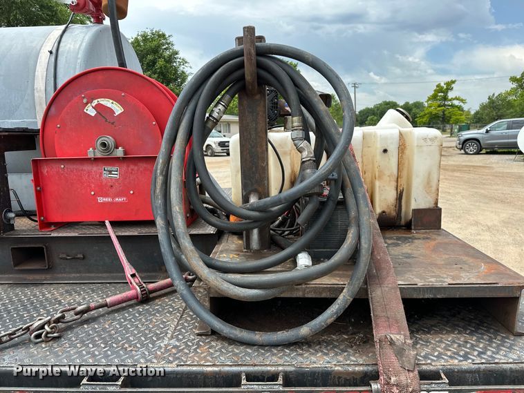 image for item DW5001 2001 Peterbilt 330 flatbed truck