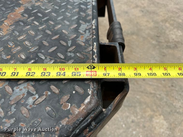 image for item DW5001 2001 Peterbilt 330 flatbed truck