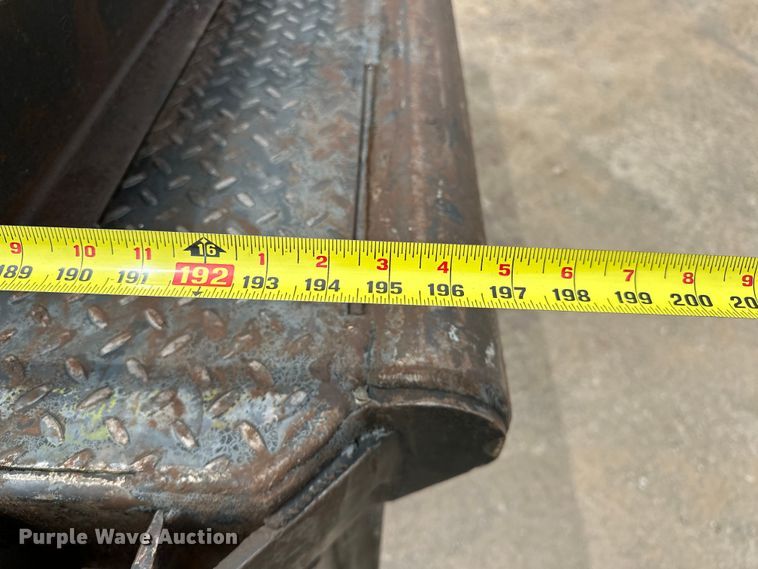 image for item DW5001 2001 Peterbilt 330 flatbed truck