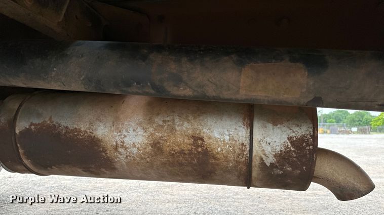 image for item DW5001 2001 Peterbilt 330 flatbed truck