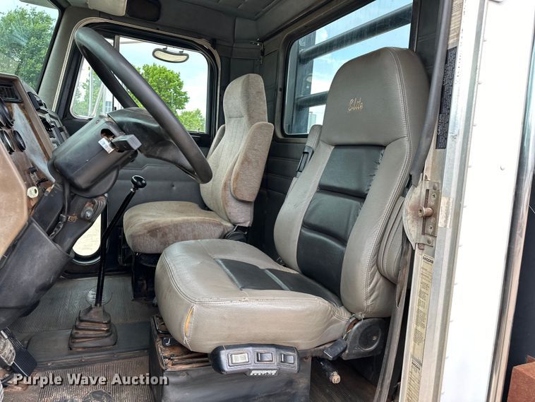 image for item DW5001 2001 Peterbilt 330 flatbed truck