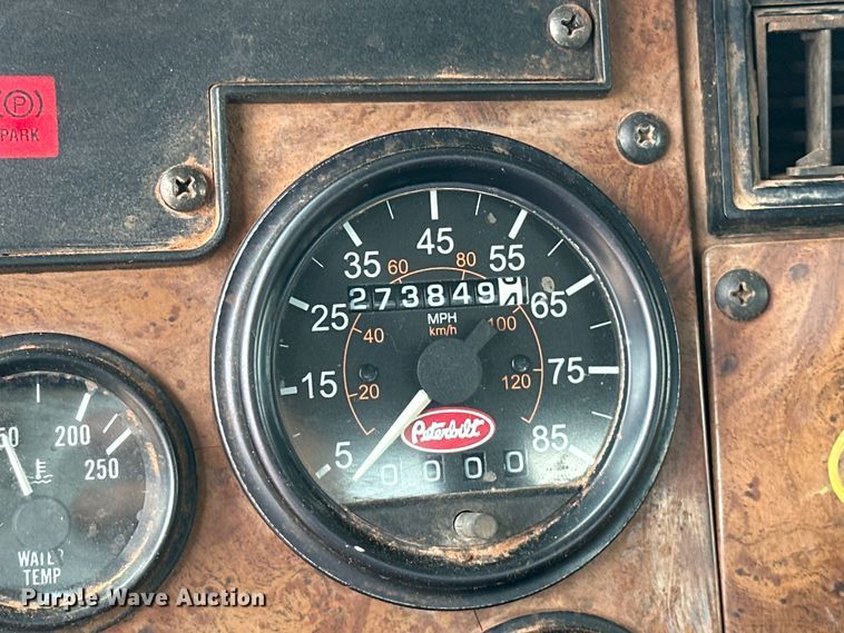 image for item DW5001 2001 Peterbilt 330 flatbed truck