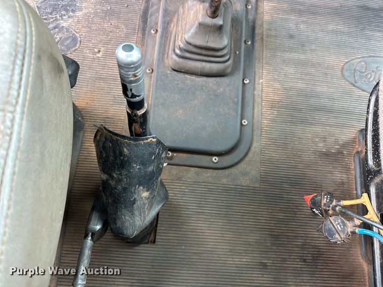 image for item DW5001 2001 Peterbilt 330 flatbed truck