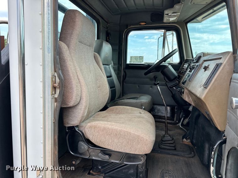 image for item DW5001 2001 Peterbilt 330 flatbed truck