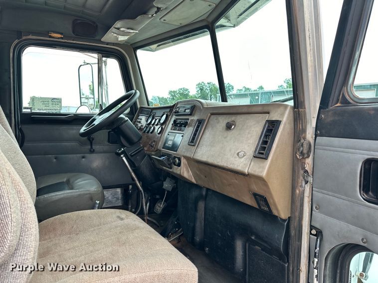 image for item DW5001 2001 Peterbilt 330 flatbed truck