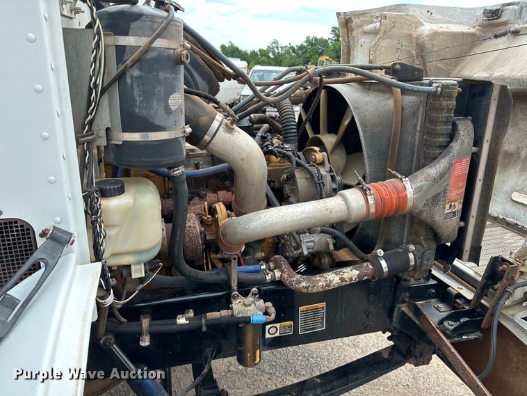 image for item DW5001 2001 Peterbilt 330 flatbed truck