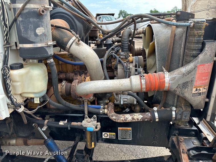 image for item DW5001 2001 Peterbilt 330 flatbed truck