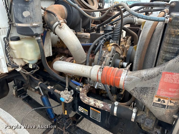 image for item DW5001 2001 Peterbilt 330 flatbed truck